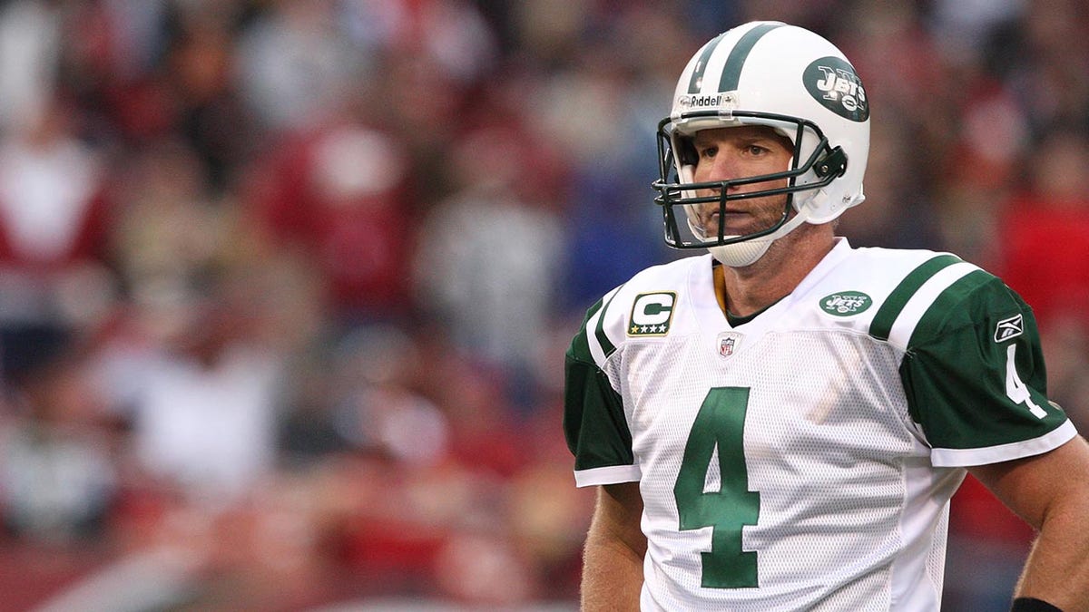 Brett Favre takes on the 49ers