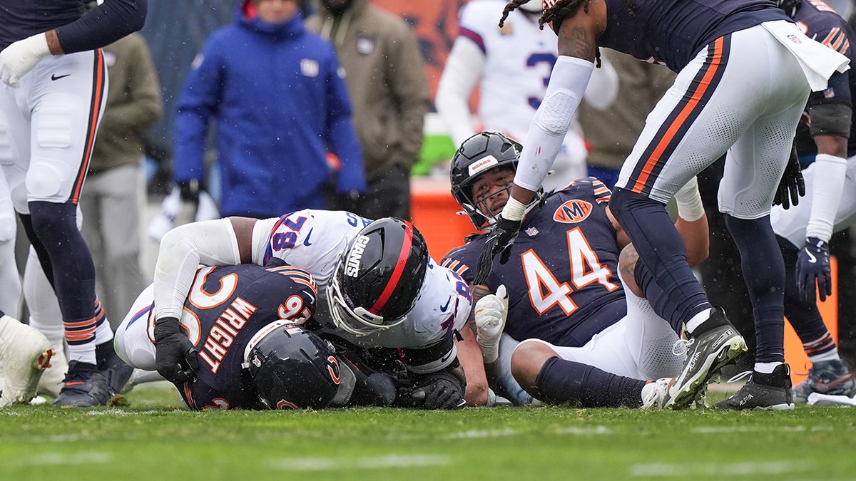 Jaxson Dart hits the field