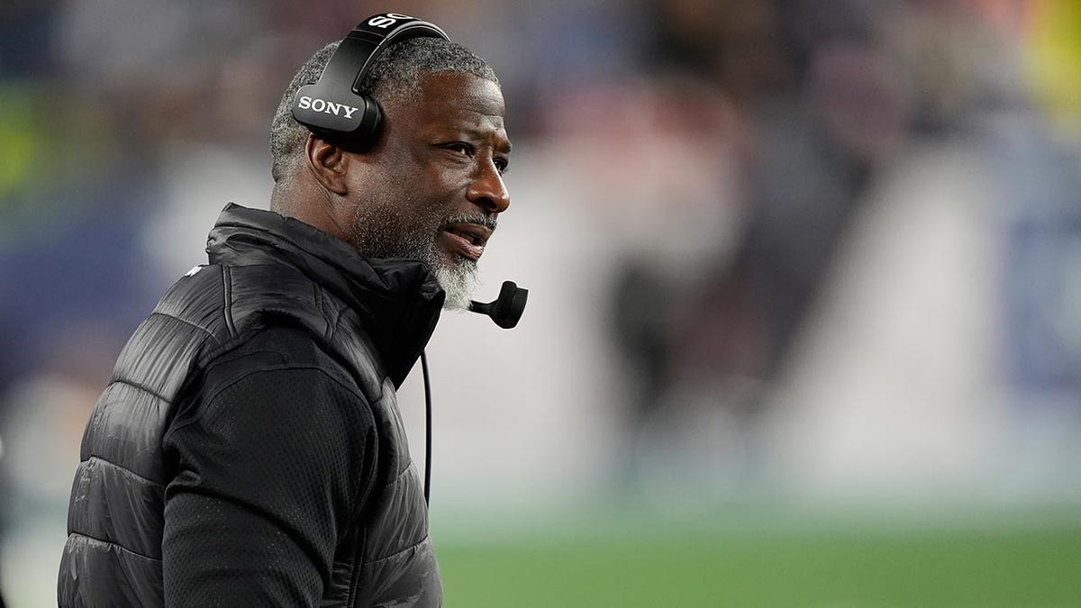 Aaron Glenn calls plays on the sideline