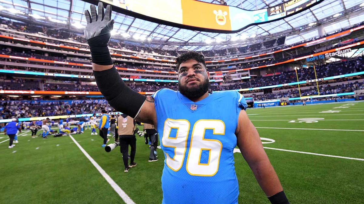 Breiden Fehoko waves to fans
