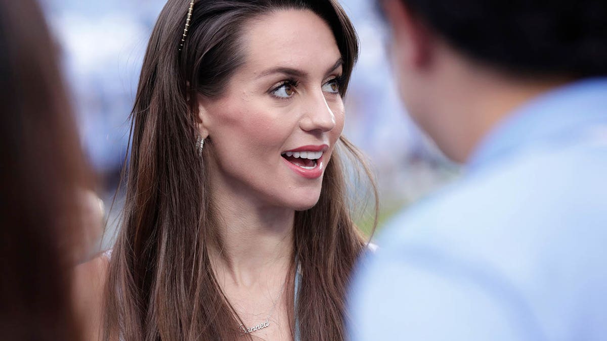 Jordon Hudson talks on the sideline