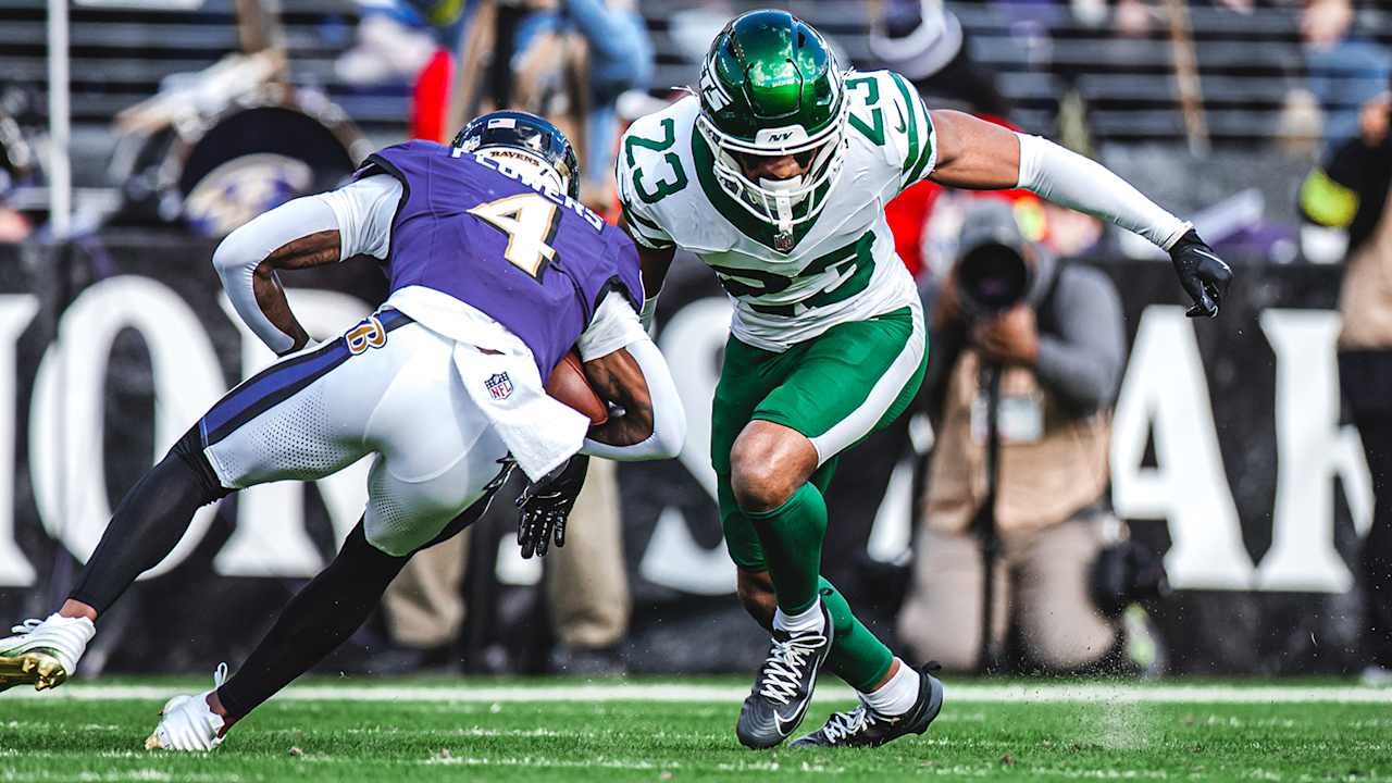 Azareye’h Thomas Continues to ‘Be a Sponge’ During Rookie Season