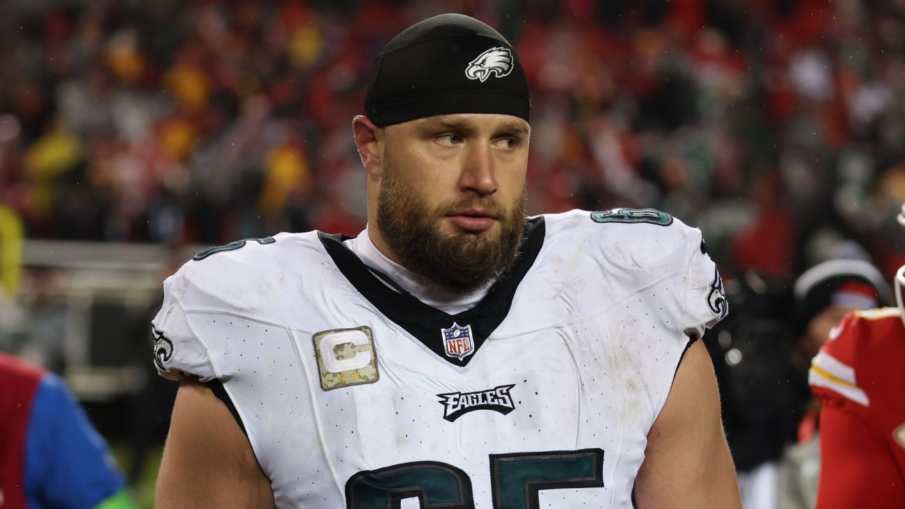 Eagles' Lane Johnson exits vs. Lions with foot injury