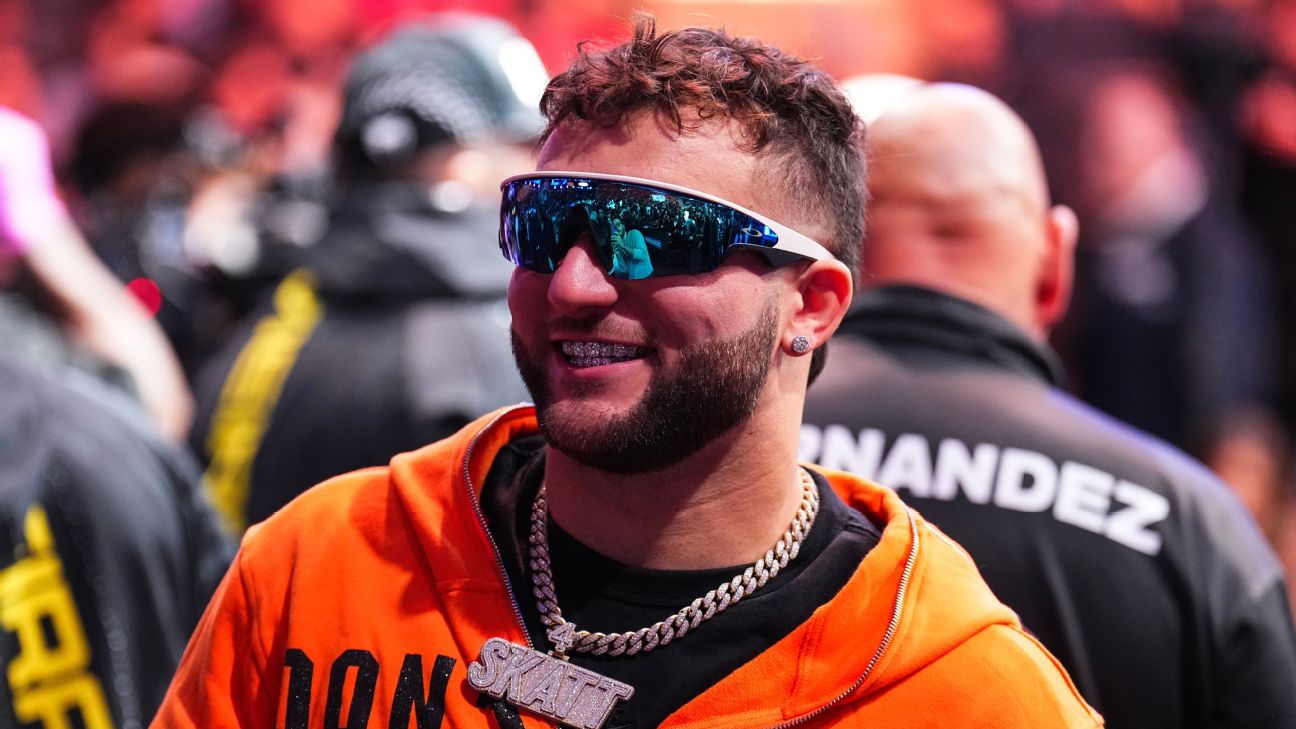 Cam Skattebo, Giants get into melee with Judgement Day at 'Raw'