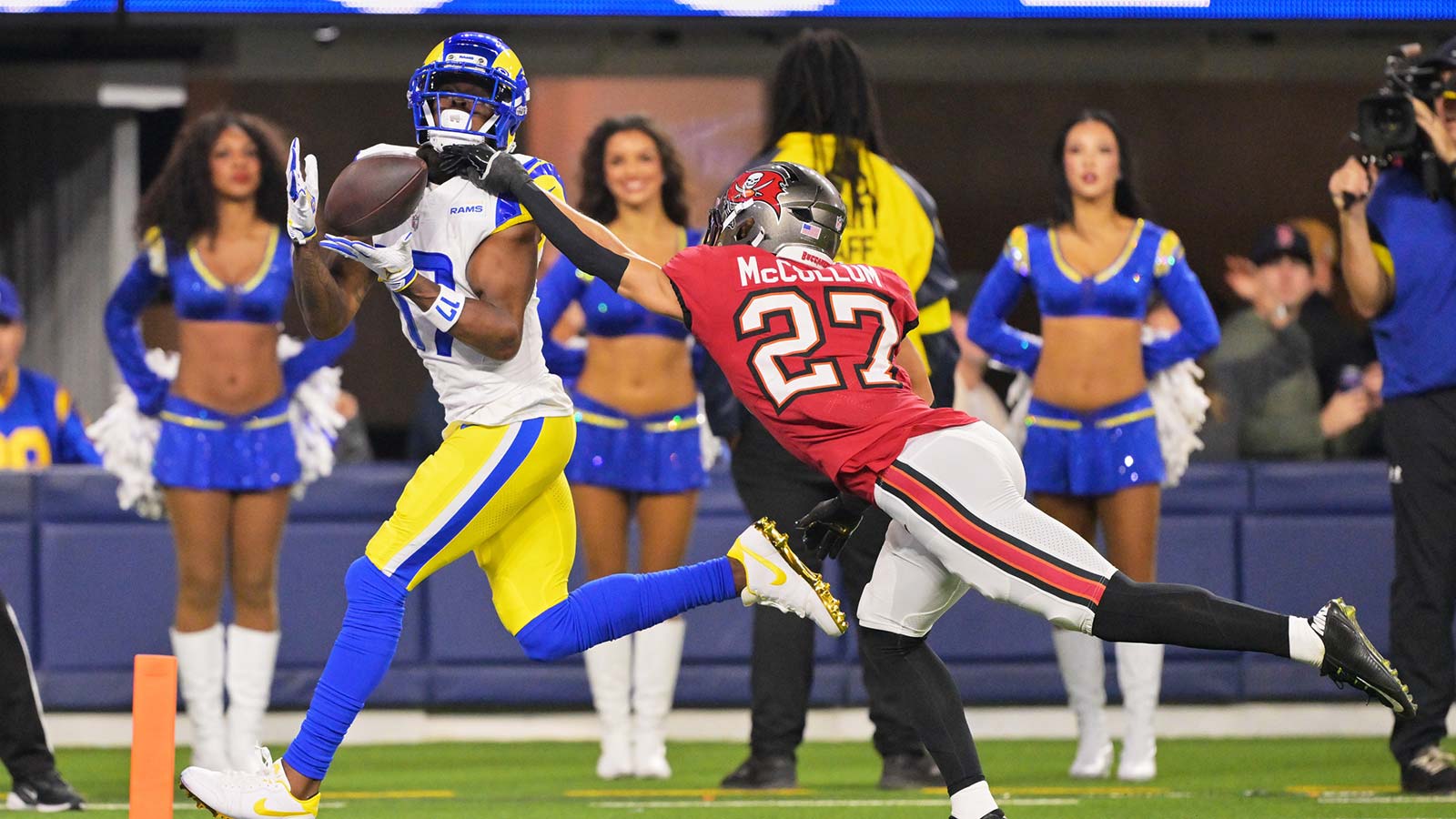Los Angeles Rams wide receiver Davante Adams (17) catches a twenty-four touchdown pass thrown by quarterback Matthew Stafford (not pictured) against Tampa Bay Buccaneers cornerback Zyon McCollum (27) during the second quarter at SoFi Stadium.