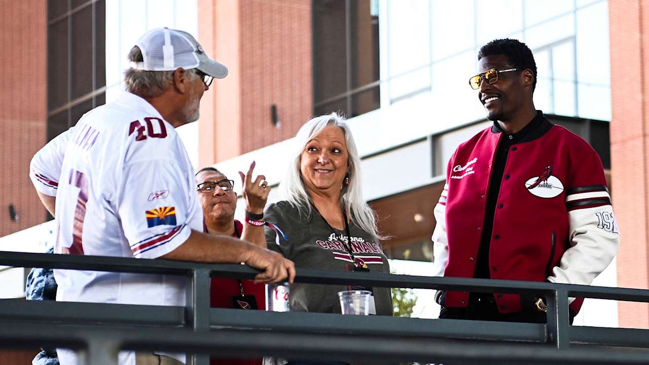 Cardinals Fans Share Their Stories During Inaugural Premier Travel Trip To Dallas