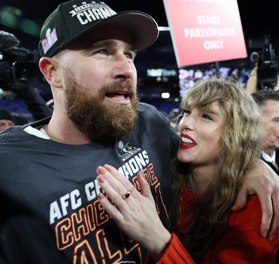 Taylor Swift Supports Travis Kelce at Chiefs vs. Colts Game