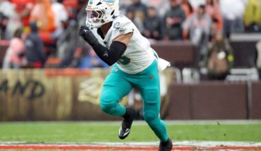 Dolphins sign Andre Carter II after trading Jaelan Phillips