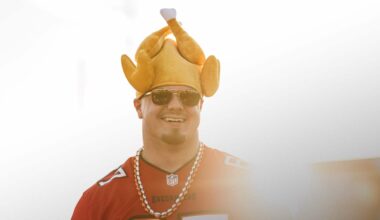 Bucs Offensive Line to Feed Over 1,000 Families at Annual 'Turkey Time with the O-Line'