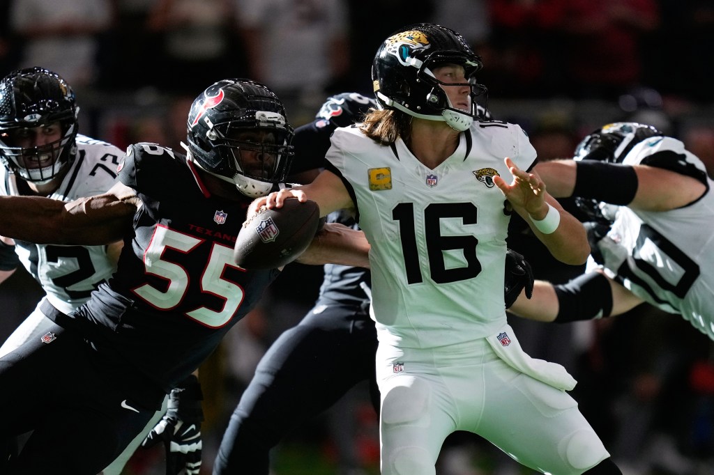 Jaguars let 19-point, fourth-quarter lead slip away as Texas win