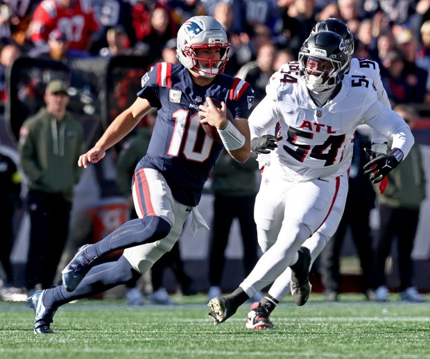 Foxboro, MA -New England Patriots quarterback Drake Maye scrambles during the first quarter of the game at Gillette Stadium. (Nancy Lane/Boston Herald)