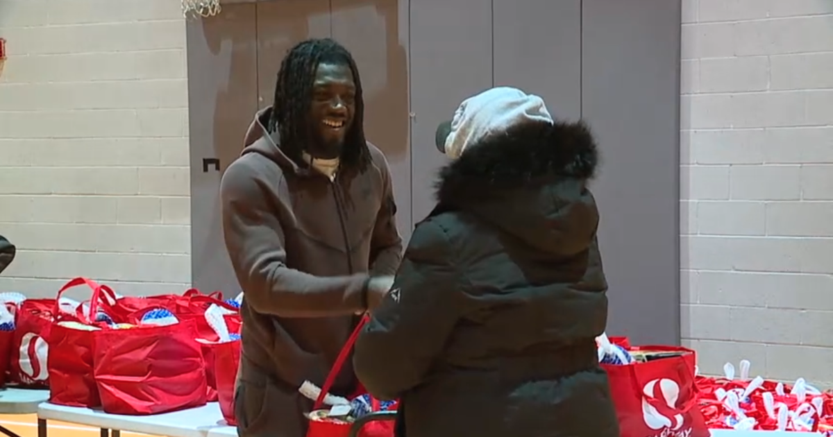 Ravens players fund Thanksgiving turkey giveaway in Baltimore