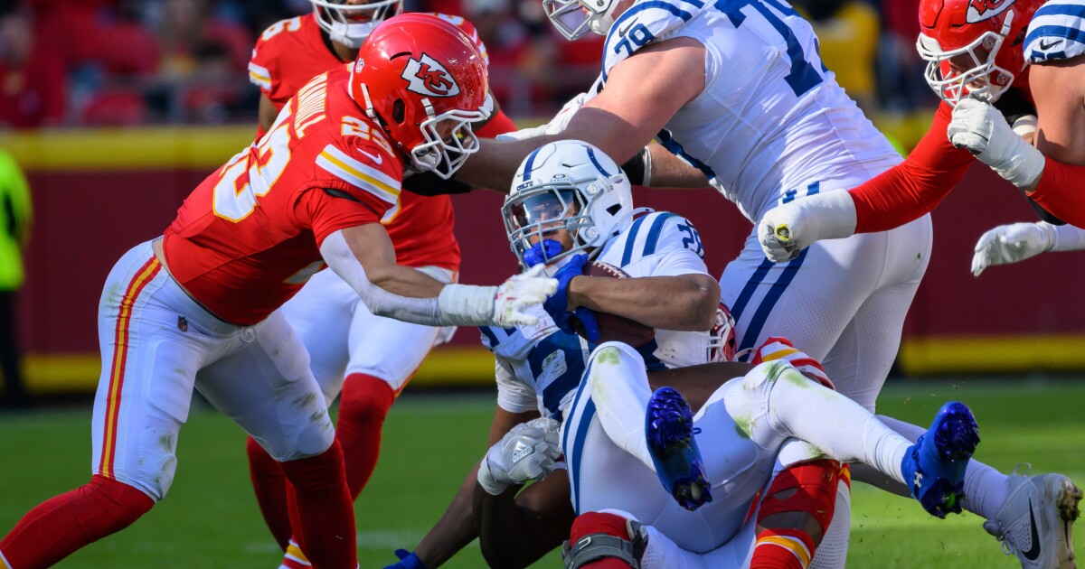 Collective effort allows Chiefs’ defense to bottle up Colts RB Taylor