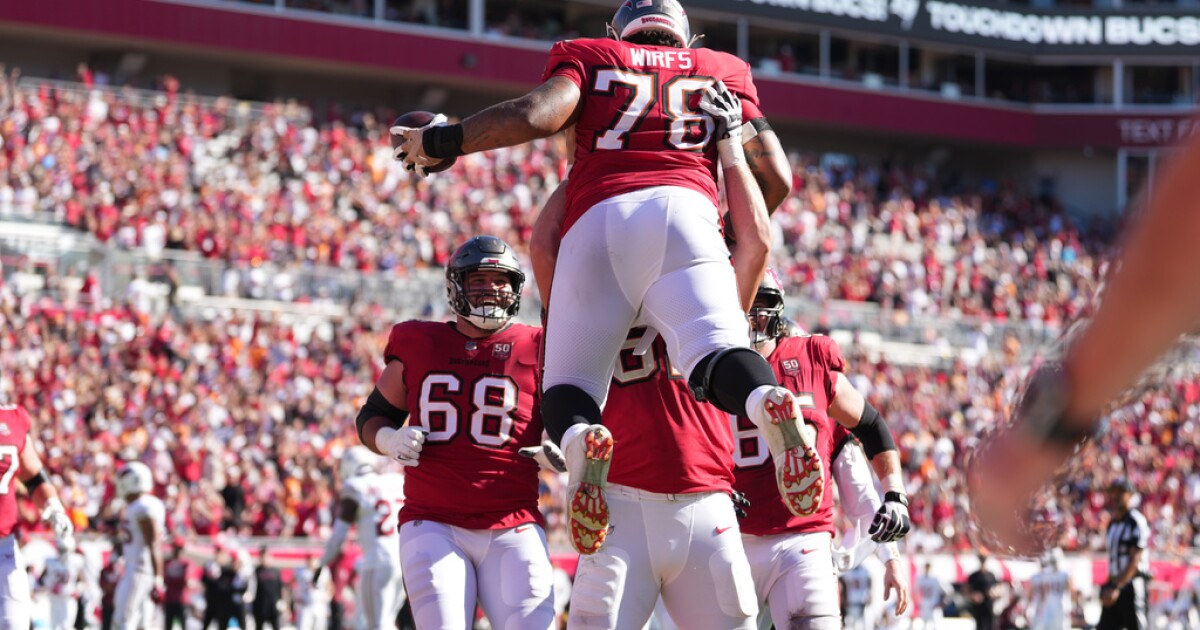 Wirfs' TD catch and a late defensive stop help Bucs hold off Cardinals, 20-17