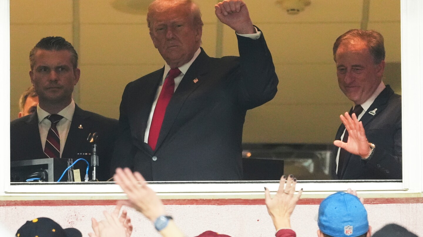 Trump is 1st sitting US president at regular-season NFL game since 1978