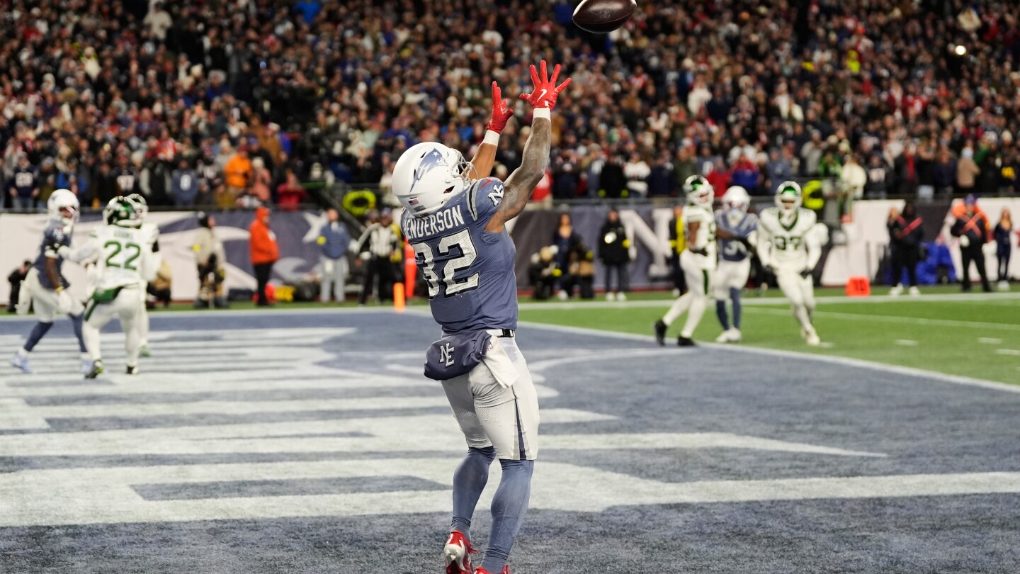 TreVeyon Henderson scores 3 TDs, Patriots beat Jets 27-14 for 8th straight win