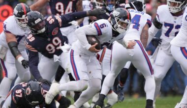 Giants QB Jaxson Dart leaves after taking hard hit against the Bears