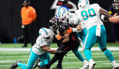 Dolphins trade edge rusher Jaelan Phillips to Eagles, AP source says