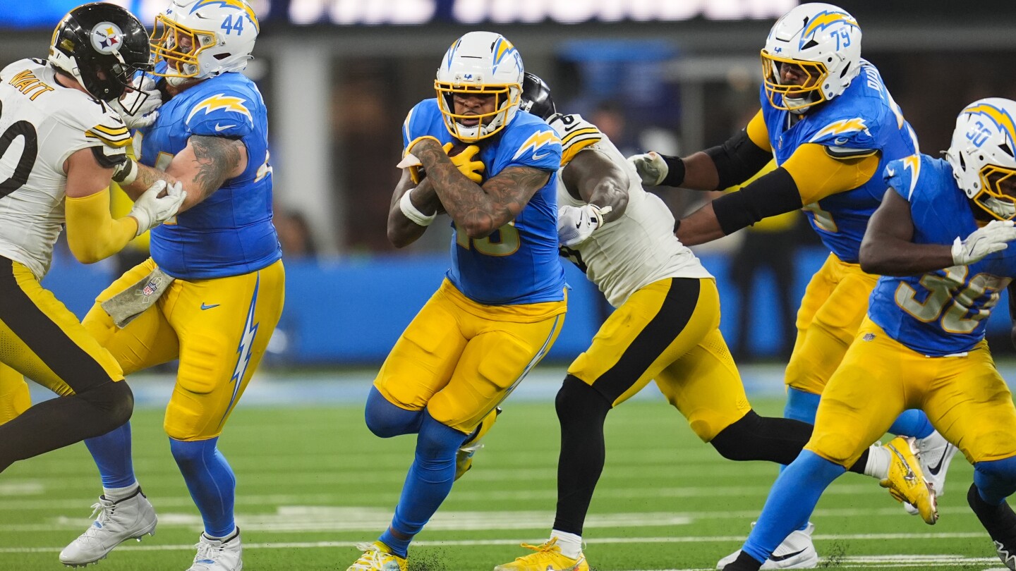 Chargers' playoff hopes rise as they close in on AFC West leaders