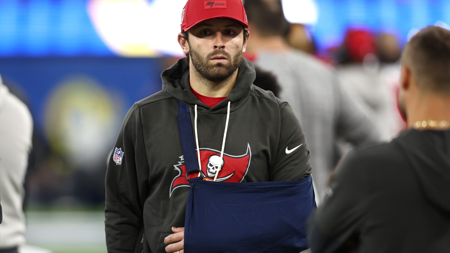 Bucs' Baker Mayfield suffers sprained left shoulder in loss to Rams