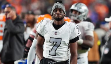 Geno Smith battered by relentless Denver defense in Raiders' 10-7 loss
