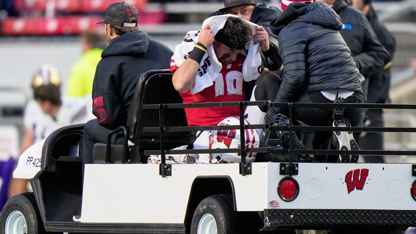 Wisconsin QB Danny O'Neil injured against No. 24 Washington