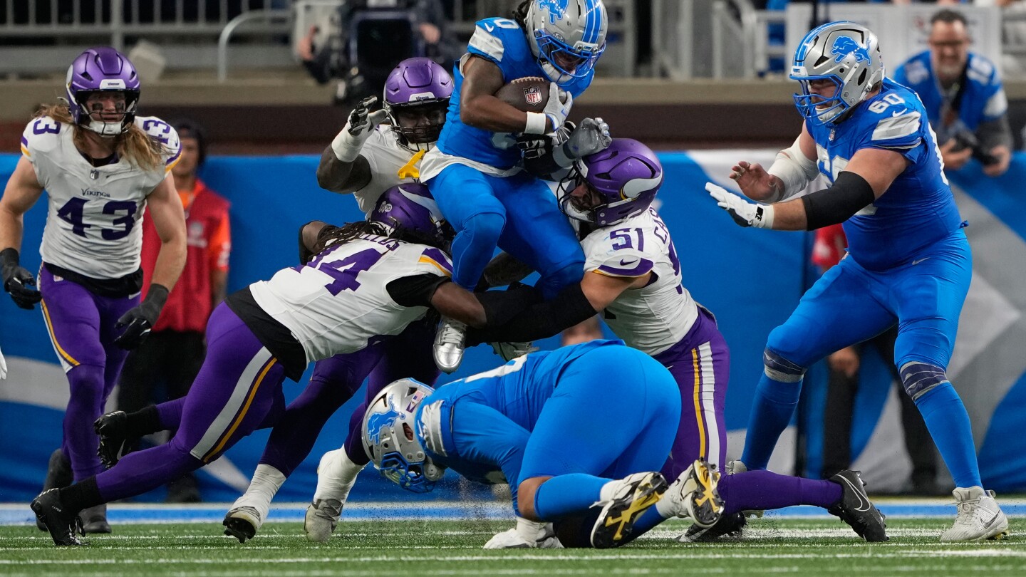 Minnesota Vikings' defense delivers, after early failure to support in-flux offense