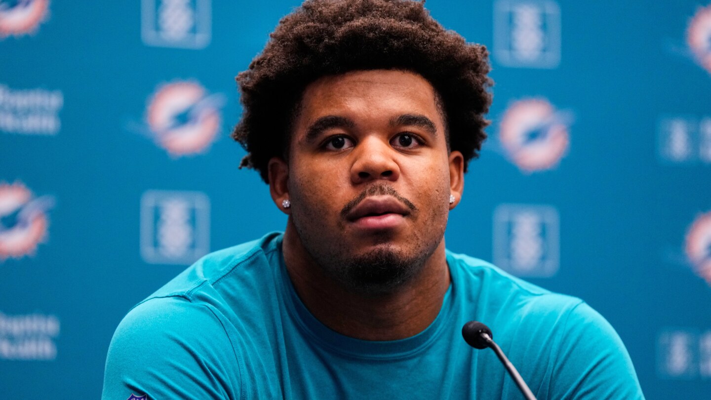 Dolphins linebacker Chop Robinson cleared to face Washington Commanders