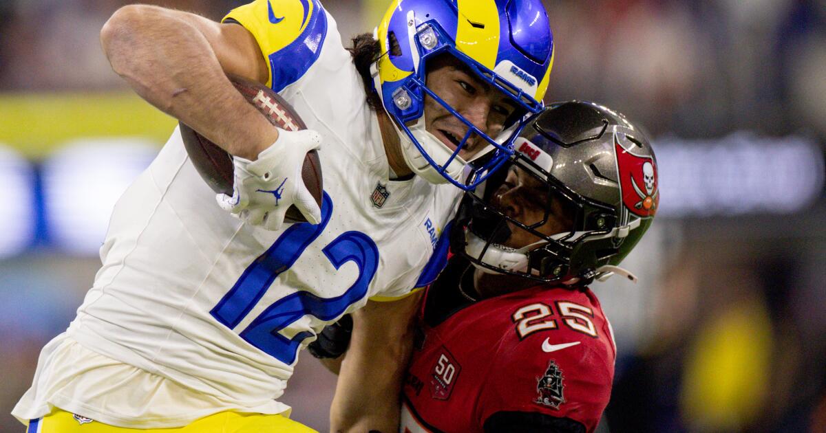 Rams rout Buccaneers to become top team in NFC
