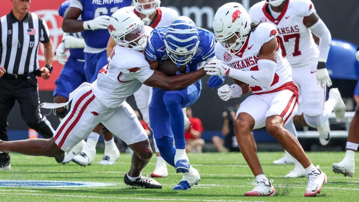 Navy vs. Memphis prediction, odds: 2025 Thanksgiving college football picks