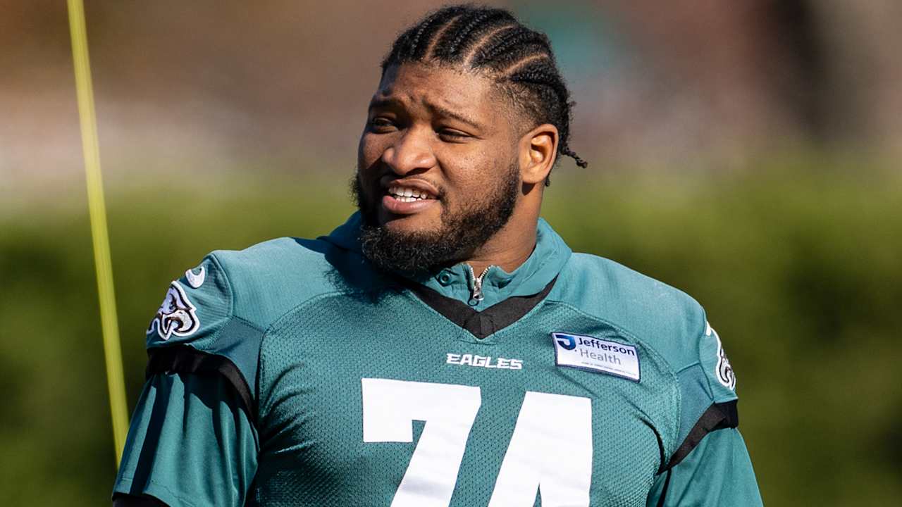 Eagles tackle Fred Johnson once again finds himself in a key role