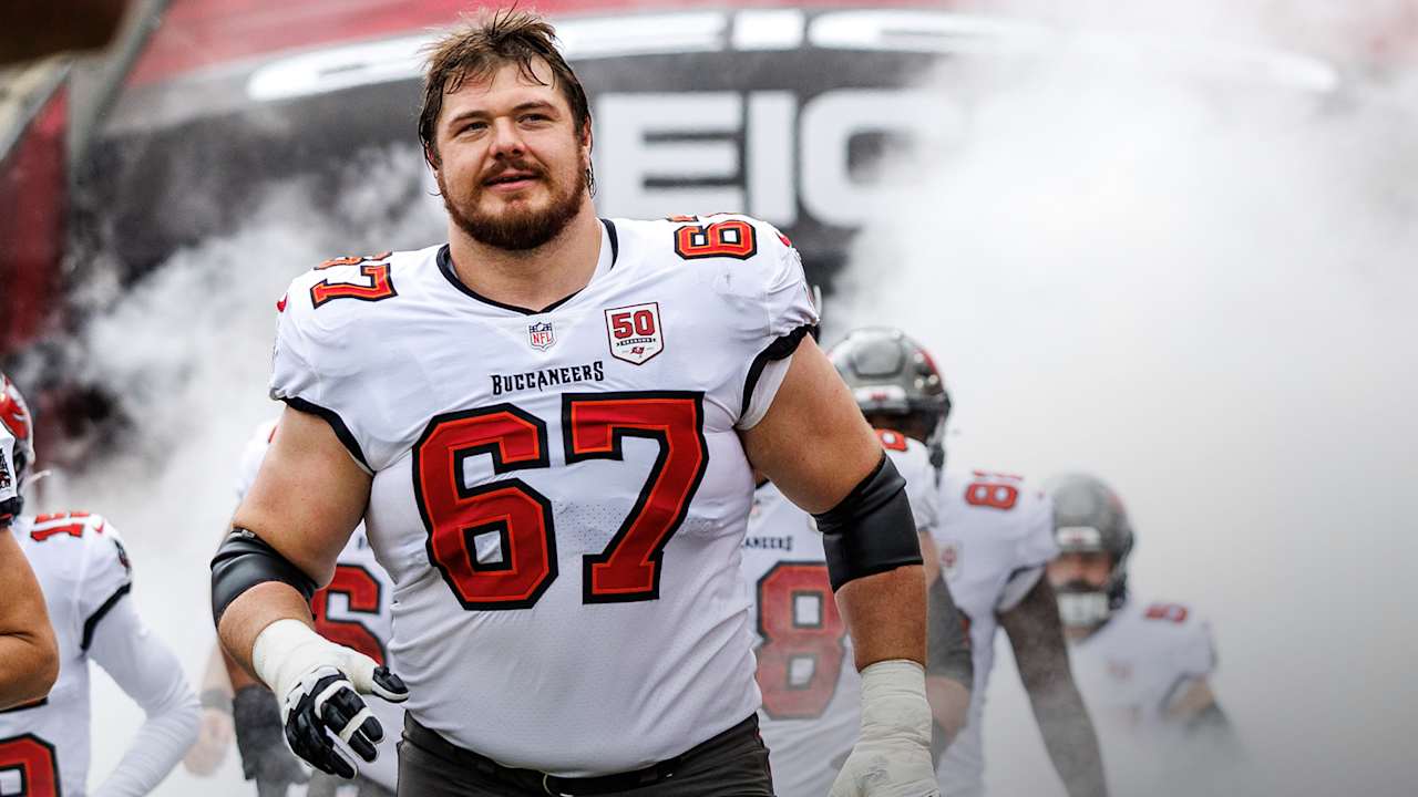 RT Luke Goedeke Breaks Down Matchup with Bills' Joey Bosa