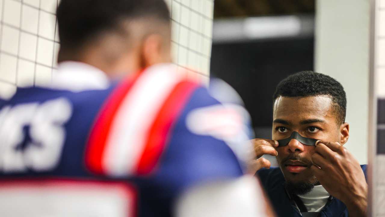 Patriots Warm-Ups and Inside the Locker Room Ahead of New England's Week 10 Game Against the Buccaneers