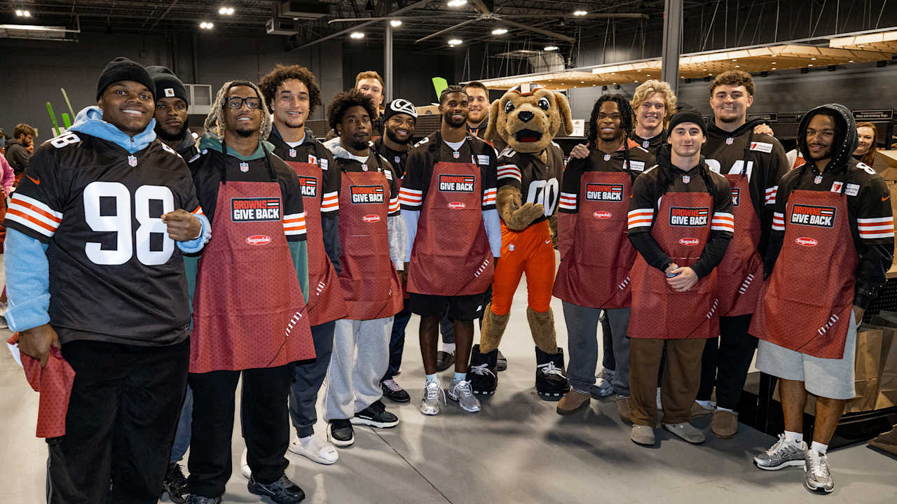 Browns, Sugardale and Greater Cleveland Food Bank host Thanksgiving meal distribution event