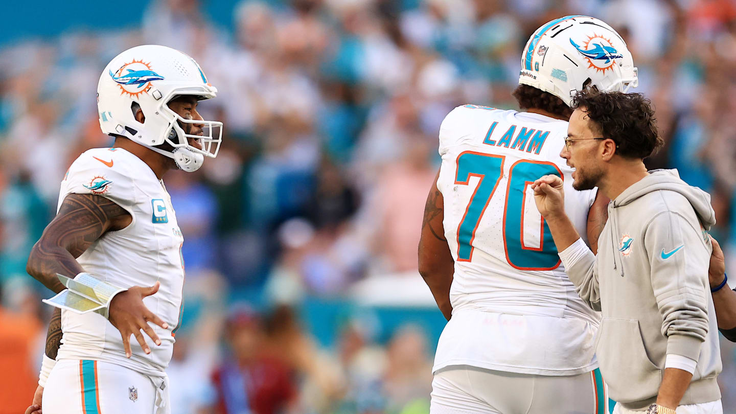 Miami Dolphins running back De'Von Achane, HC Mike McDaniel