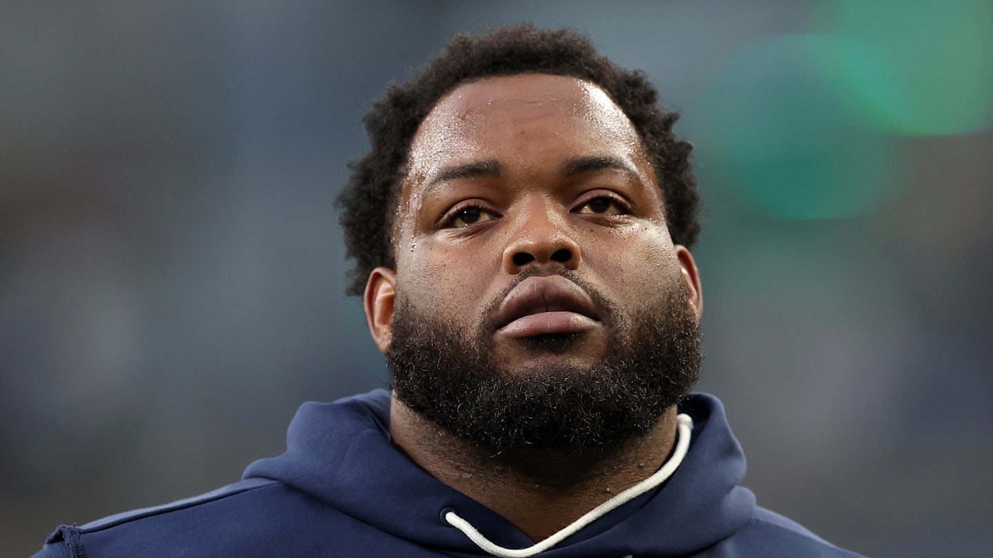 Anthony Bradford of the Seattle Seahawks warms up