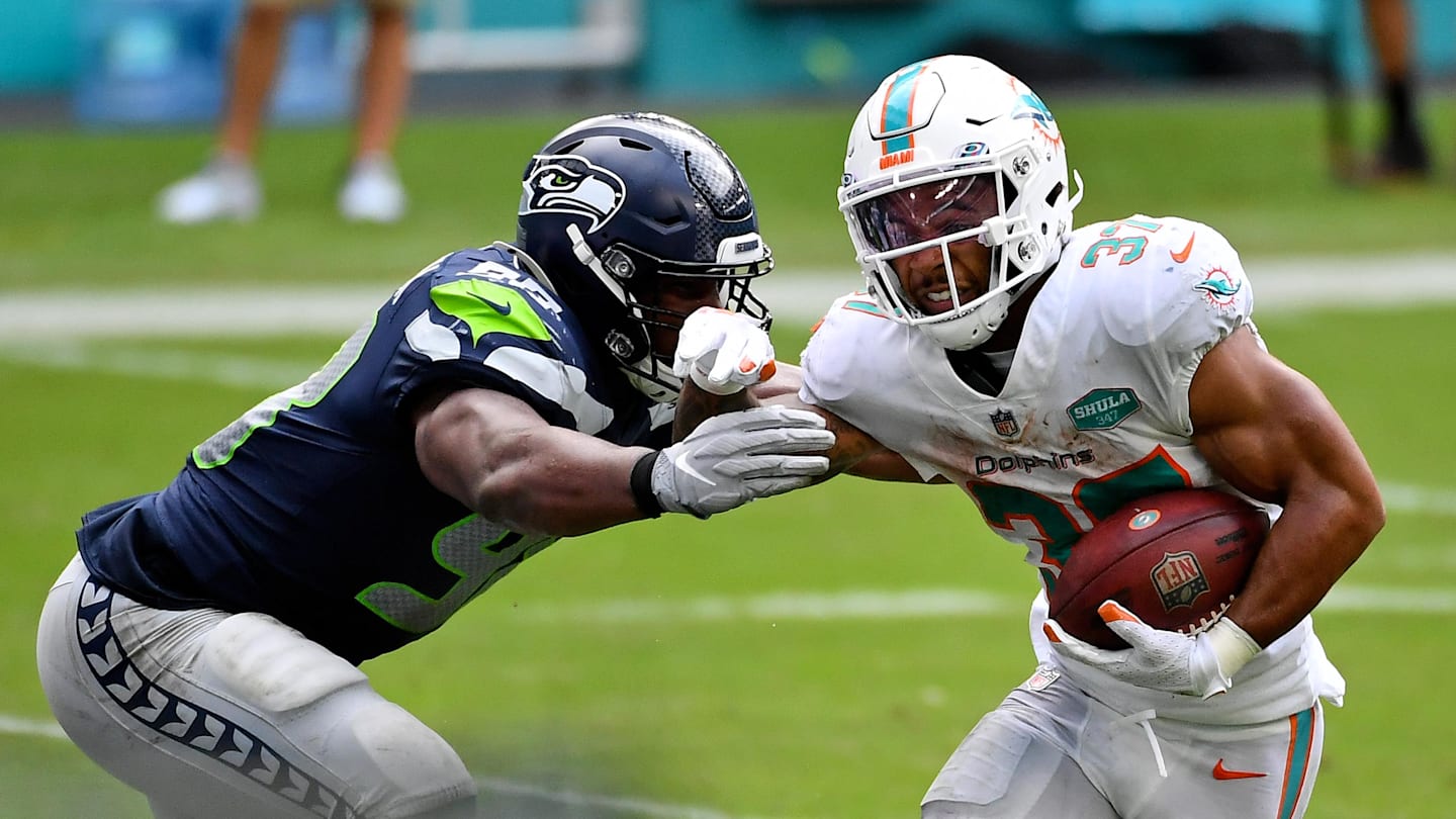 Seahawks release Jerry Rice's son and former University of Washington star RB