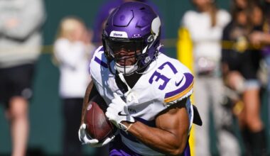 Seahawks re-sign prolific former UW rusher