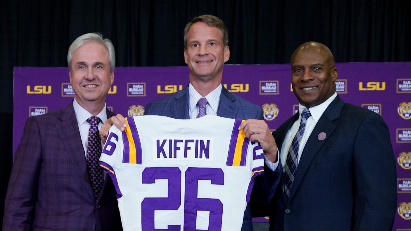 Joe Burrow Has Hilarious Reaction When Asked About LSU Hiring Head Coach Lane Kiffin