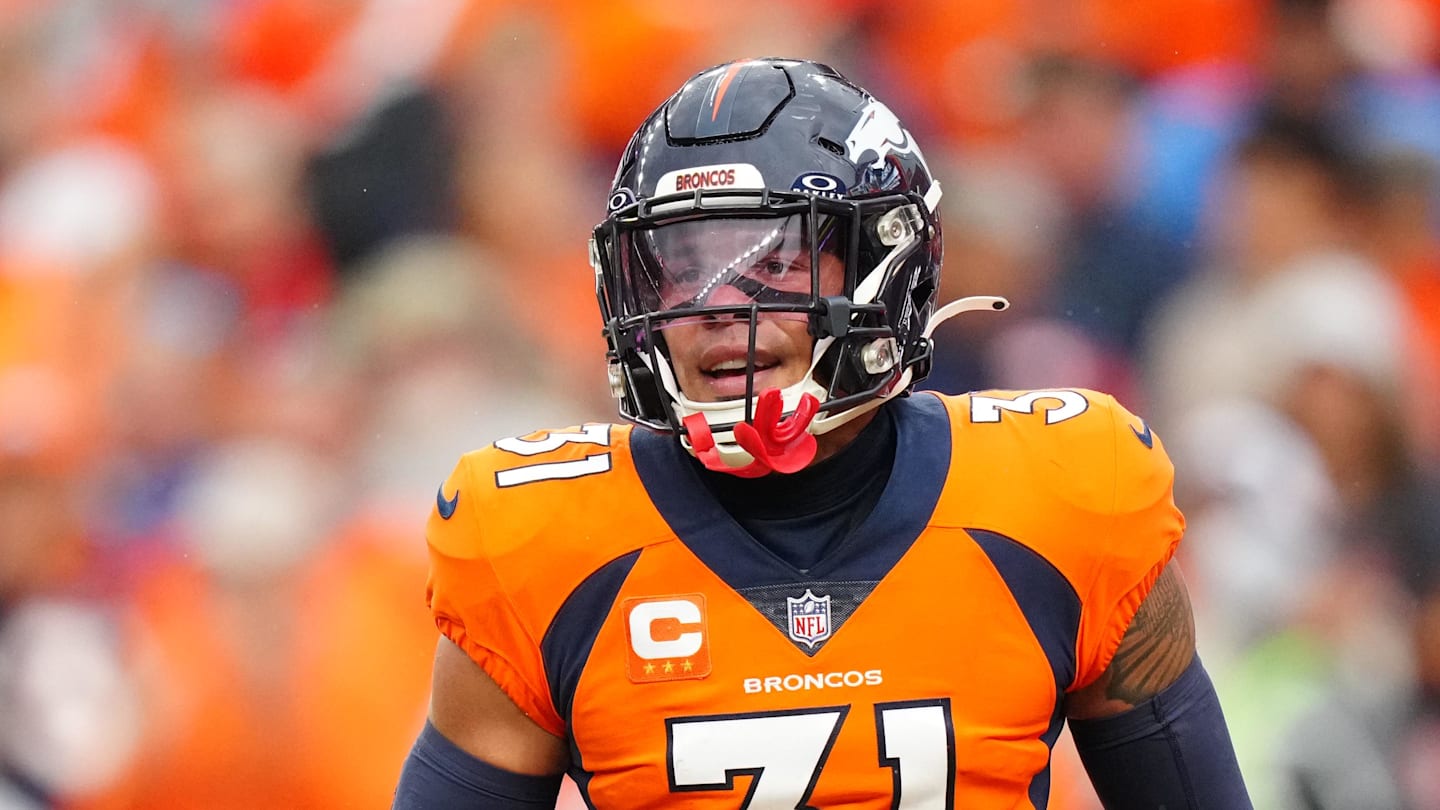 Former Broncos Safety Wants to Sign With Texans