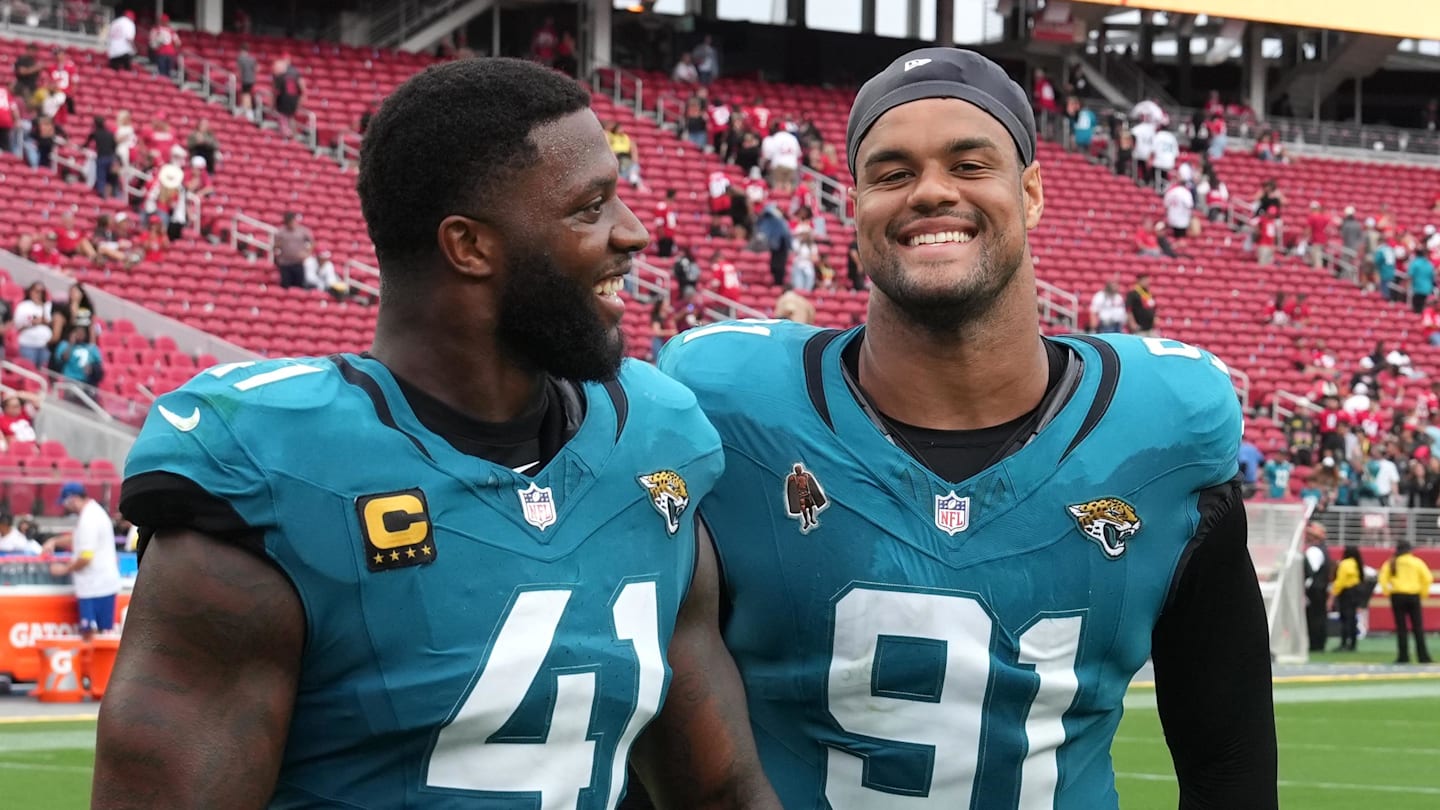 Jaguars' Arik Armstead Dives Into Colts Game