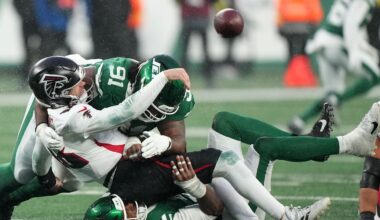 Nov 30, 2025; East Rutherford, New Jersey, USA; New York Jets defensive tackle Jowon Briggs (91) pressures Atlanta Falcons quarterback Kirk Cousins (18) during the second half at MetLife Stadium. Mandatory Credit: Robert Deutsch-Imagn Images