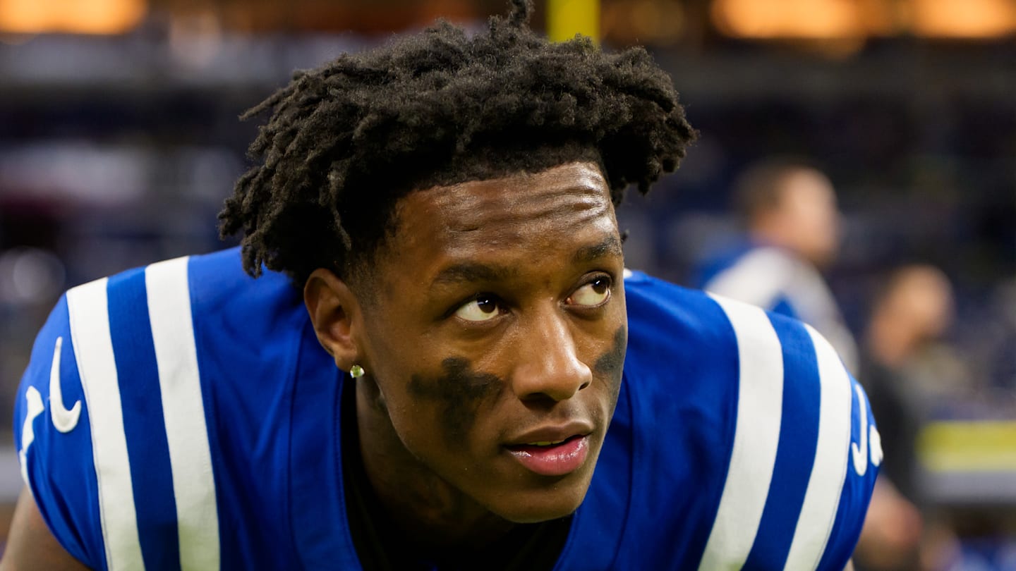 Sauce Gardner of the Indianapolis Colts in warmups