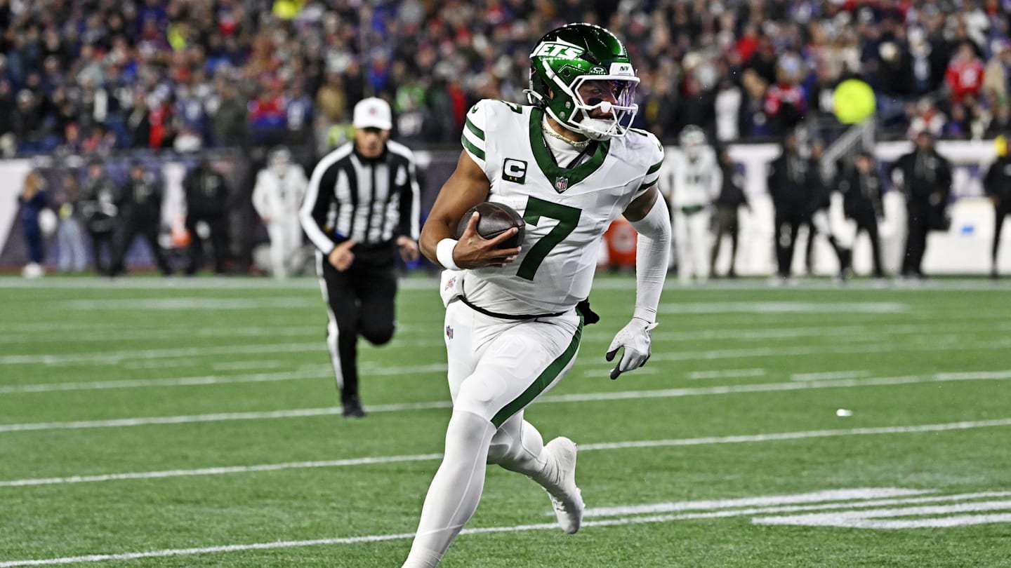 Jets' Justin Fields Facing 'Uncertainty' Due To Knee Injury
