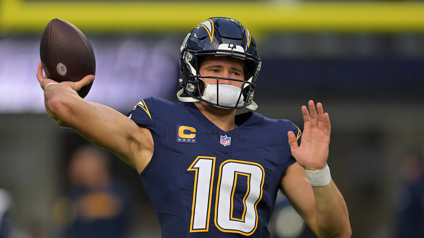 Chargers' Justin Herbert shares bold take on playing through injury vs. Eagles