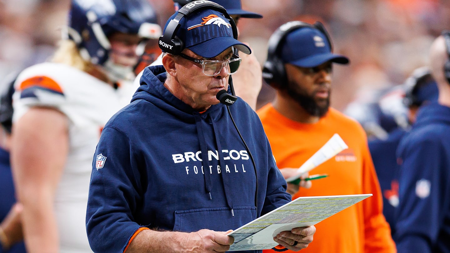 Denver Broncos v Las Vegas Raiders - NFL 2025