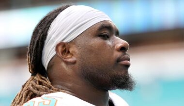 Miami Dolphins center Aaron Brewer