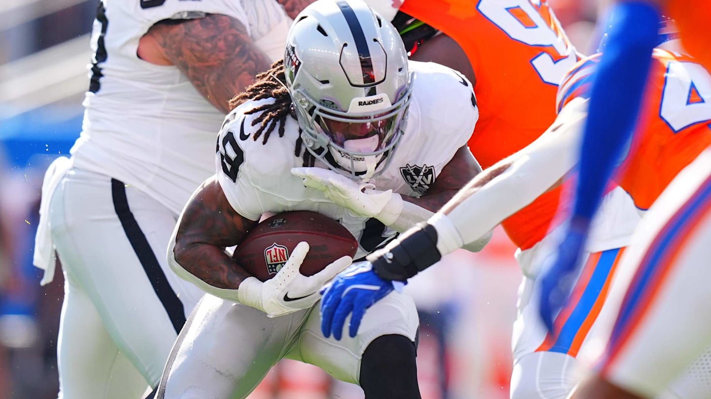 Broncos Sign Former Raiders RB After Sweeping Vegas