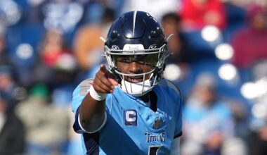 Tennessee Titans quarterback Cam Ward (1)