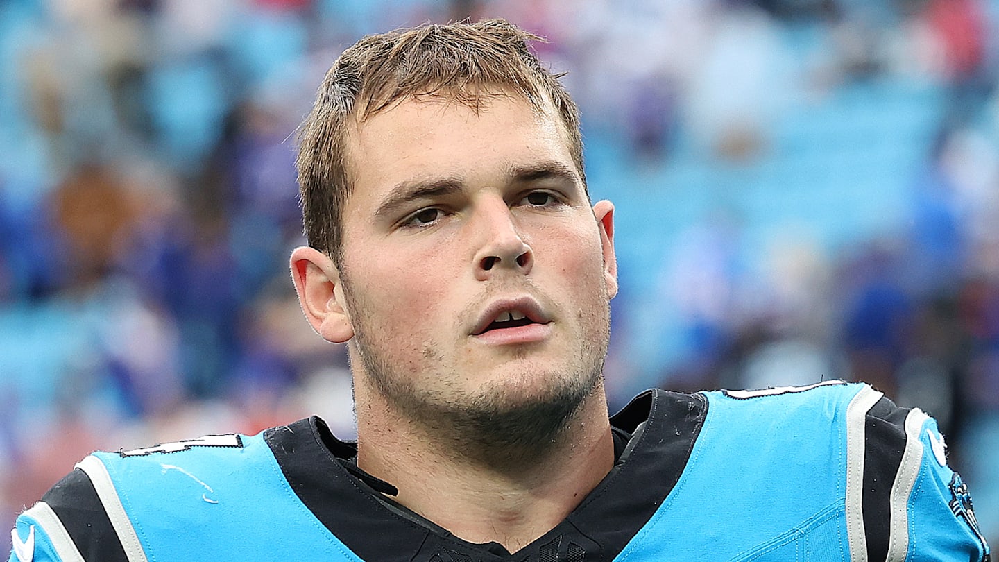 Carolina Panthers tight end Mitchell Evans